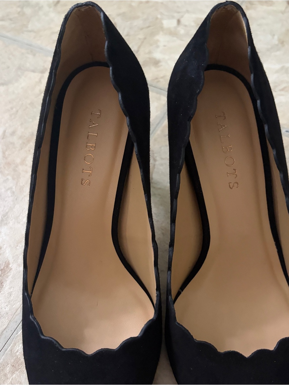 Talbots Black Suede Scalloped Pointed Toe Pumps Heels Size 7M Classic - Picture 2 of 7